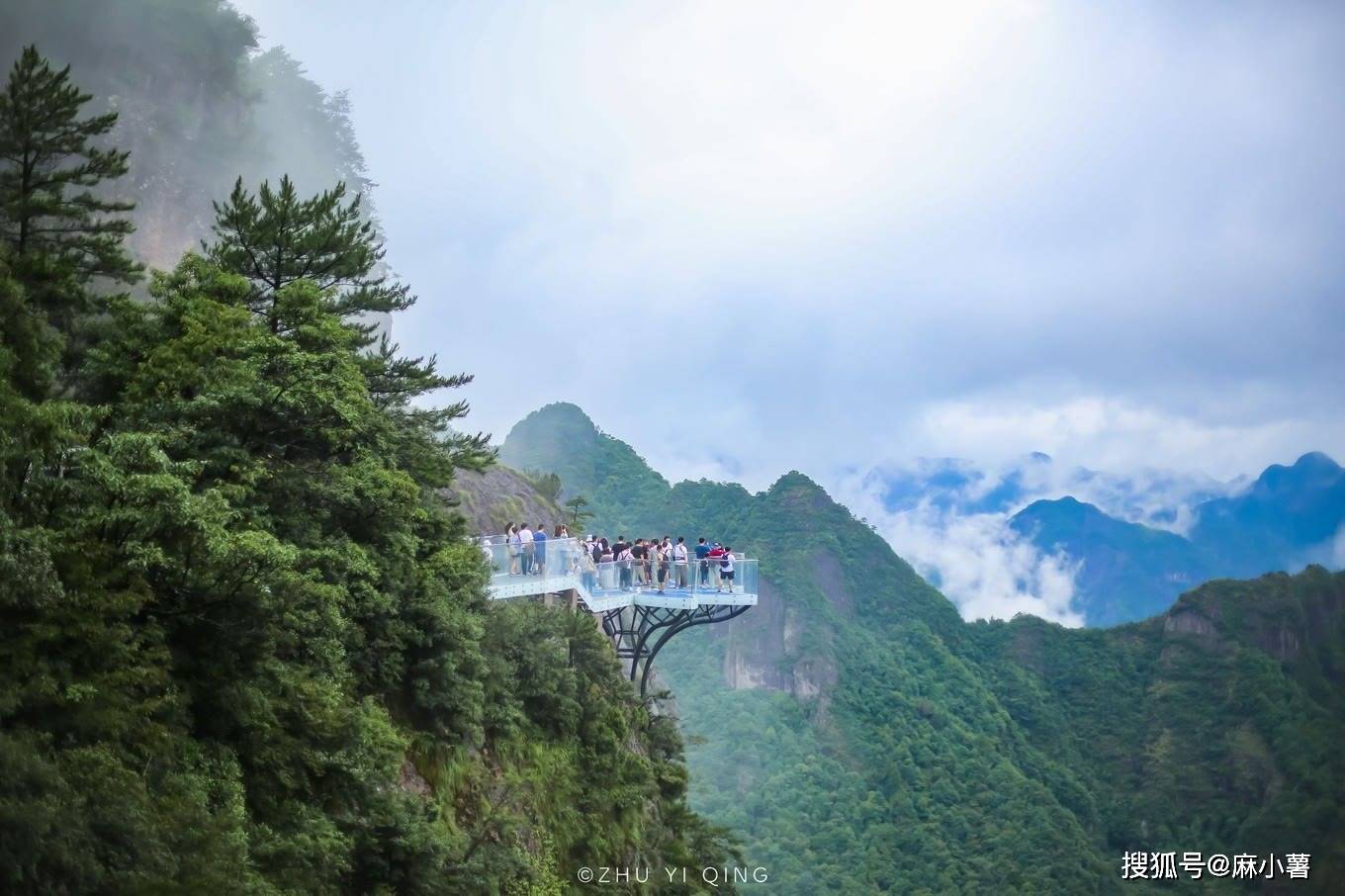 中秋國慶去哪玩浙江台州神仙居值得一爬山中還造了部直達電梯