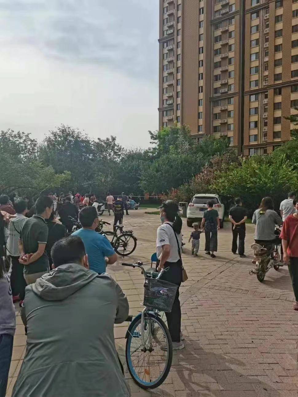 保定一男子将妻子的儿子从29楼扔下持刀捅伤妻子因夫妻吵架