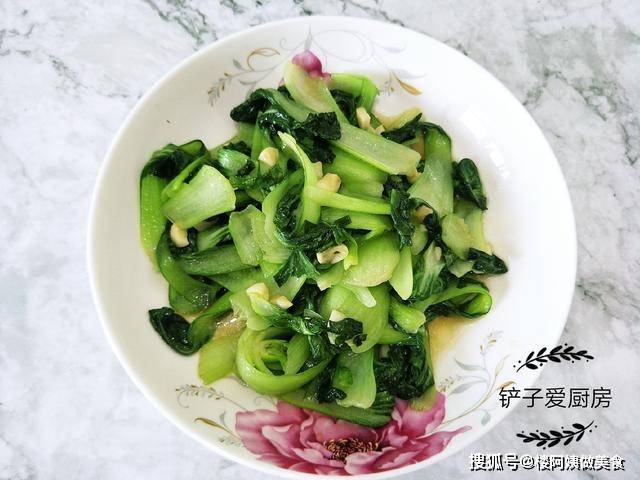 蛋黄酥|这5种常吃的小零食，热量堪比喝油，怪不得你越减越肥