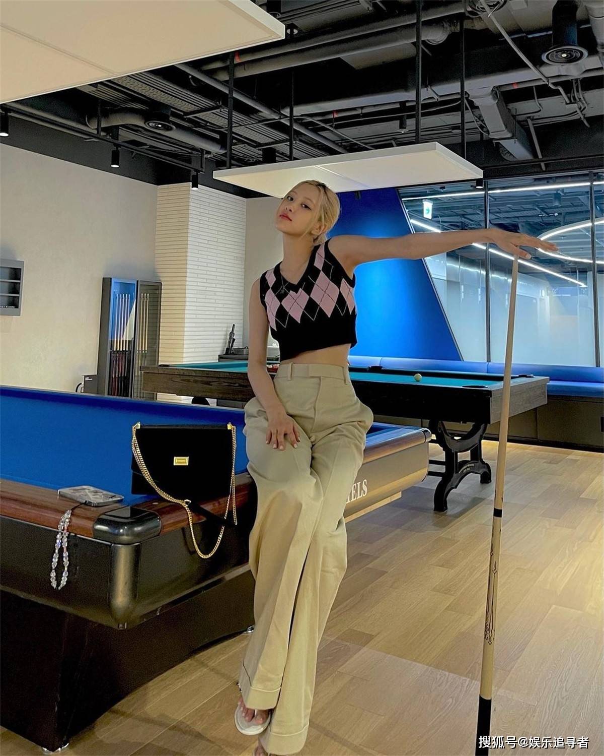 Hadid|Gigi Hadid追星BLACKPINK Rose成功,两人发布亲密合照!