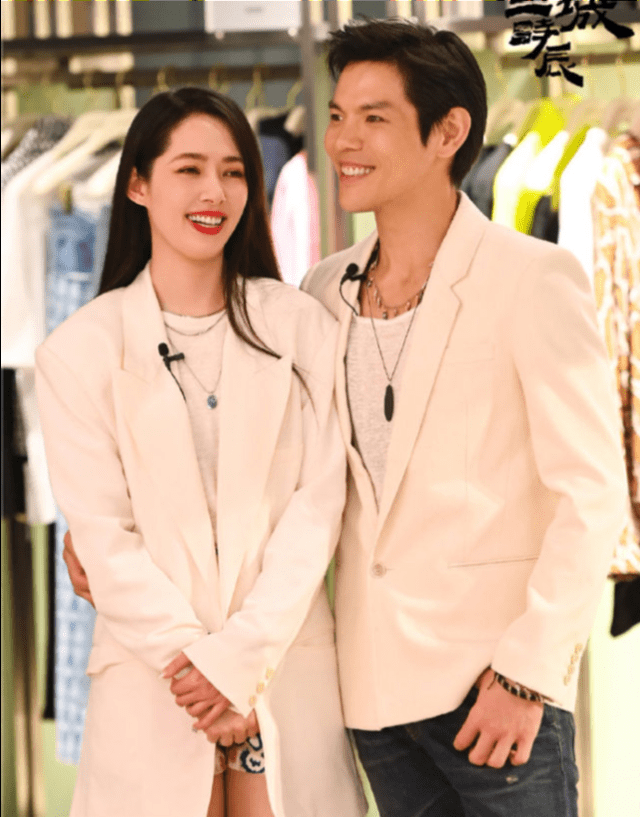 向太生|郭碧婷怀二胎了？带女儿游玩腹部凸起明显，曾答应向太生三个孩子！