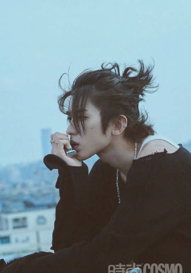 作为一个|蔡徐坤全新杂志曝光，首次挑战硬汉风格，这个风格hold住了吗