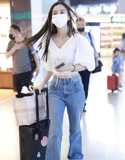 好身材|杨颖这一身又纯又时尚,镂空露肚脐一样不落,是纯欲风没错了