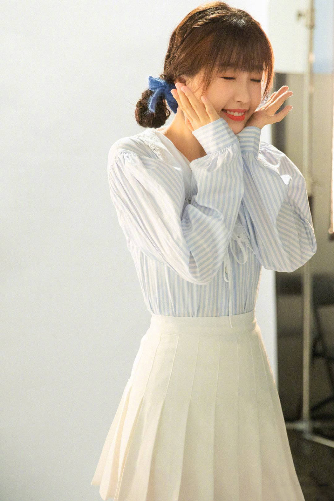 条纹|秋季衬衫如何挑选+穿搭？刘雯8套衬衫私服，教你走路带风、潇洒优雅