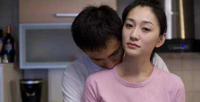 梁小冰|“苦瓜脸”的女星，这几个特征都很明显，拉低颜值低容易显老