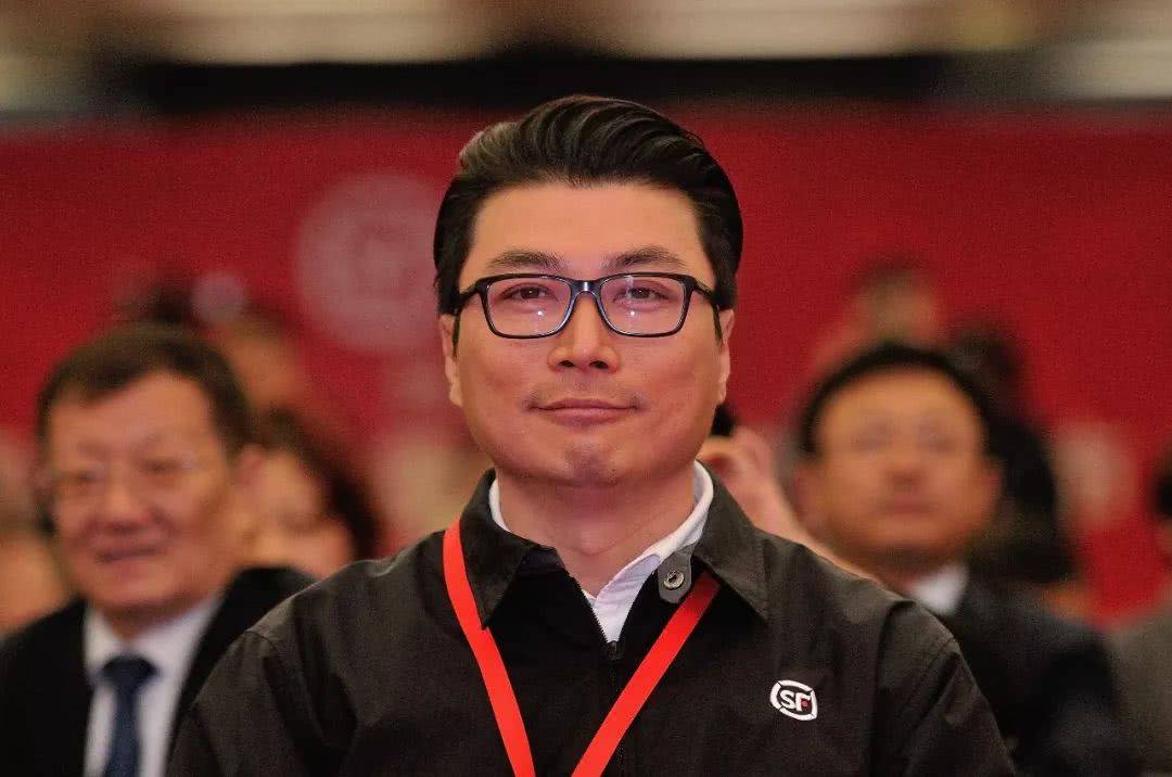 中国最牛快递员,借10万元创业,身价2500亿,是马云最佩服的人_王卫