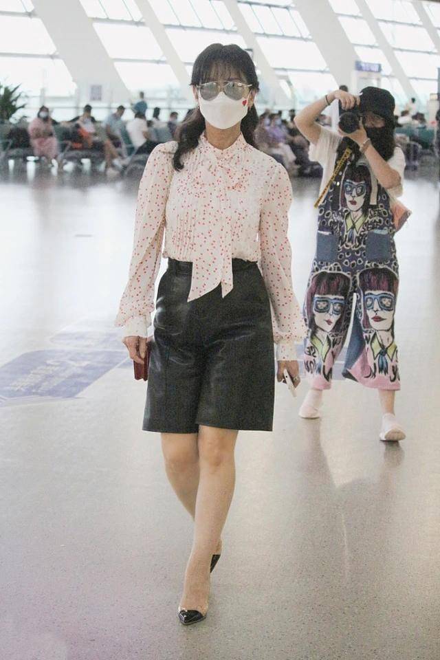 显得|赵雅芝比年轻人还敢穿，66岁还能驾驭皮裤，看来真“不服老”