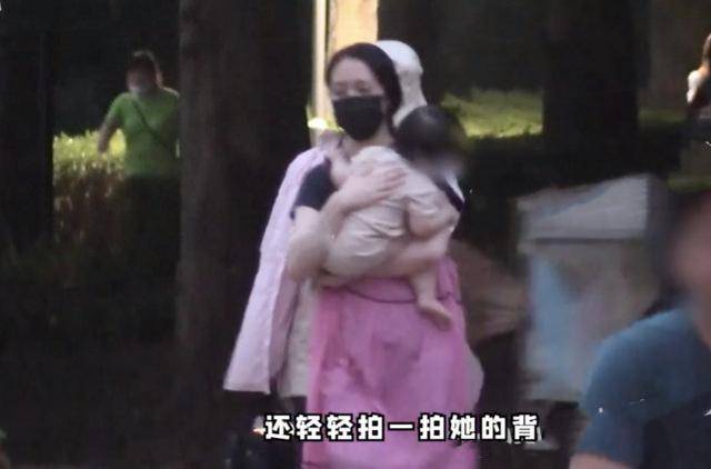 向太生|郭碧婷怀二胎了？带女儿游玩腹部凸起明显，曾答应向太生三个孩子！