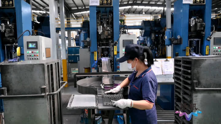 激光设备上市公司龙头企业 bd510aaed2c141fbae8c03d26336b757.jpeg