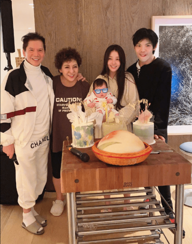 向太生|郭碧婷怀二胎了？带女儿游玩腹部凸起明显，曾答应向太生三个孩子！