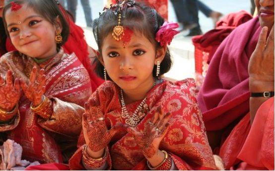 西藏往西最美国度，当地女孩自己嫁给自己，网友直呼：这才是真爱