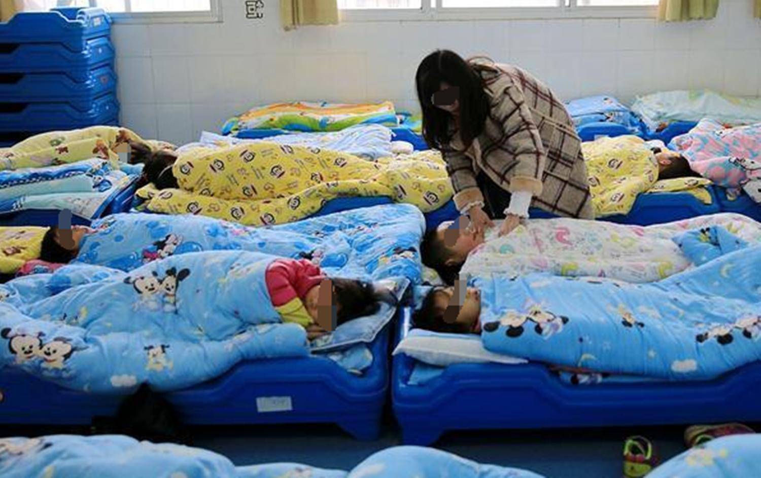 孩子从小跟谁睡,长大有多大差别?研究发现:这个人是最合适人选