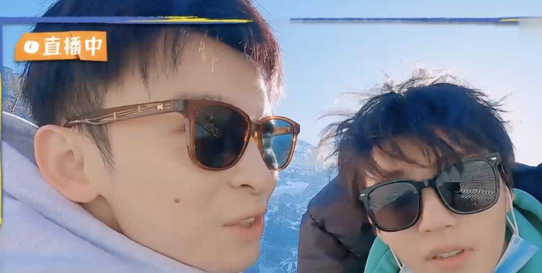 手机|《恰好是少年》王俊凯这样算轧戏吗？频繁低头玩手机，怕素颜被曝