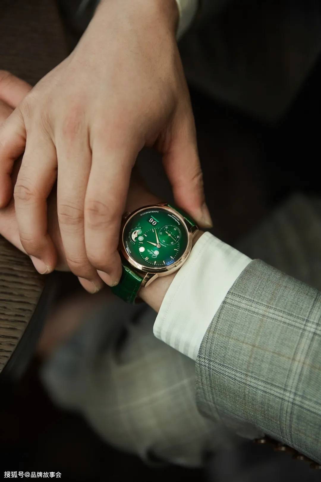 �ںϾ�����Ħ��,�����߽������յ�ԭ���ڳɶ���ʱ��֮��