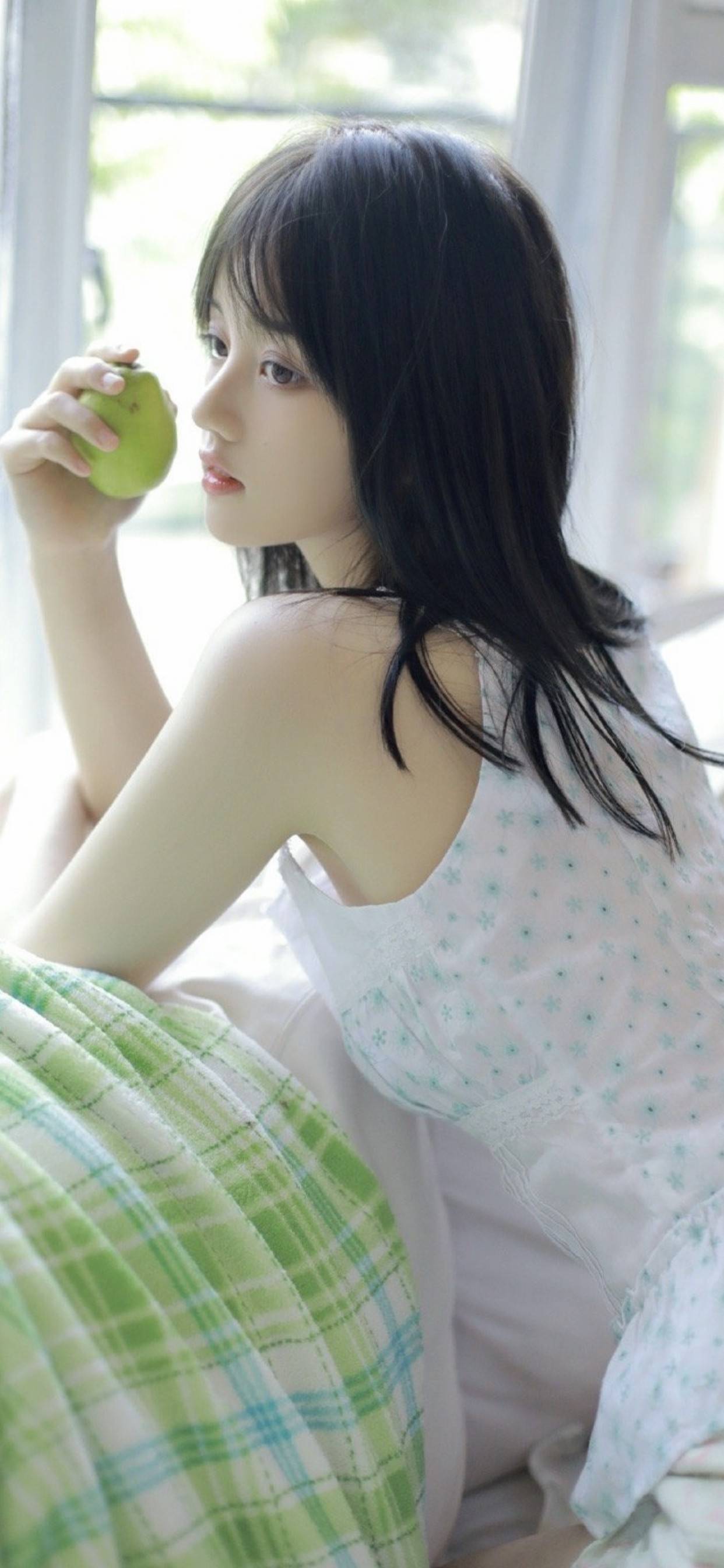 骨子里|喜欢穿裙子的女孩是浪漫、温婉如水的，骨子里都是妩媚的，你说呢