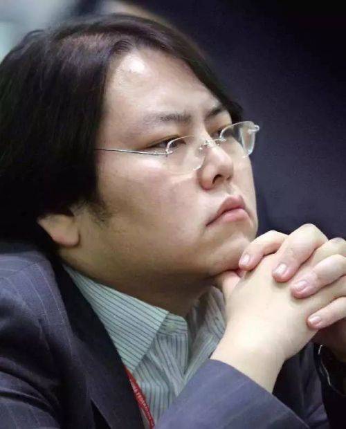 原创中国第一败家子李兆会被悬赏2162万！10年败光125亿，娶两位女星