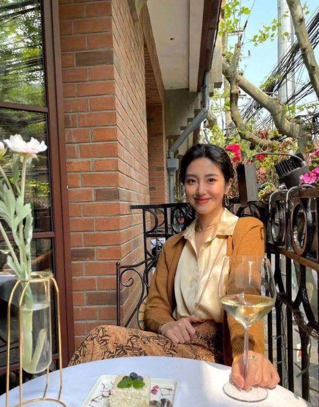 美人|杨采珏穿衬衫是法式美人,怎么我穿就成了法式土狗?