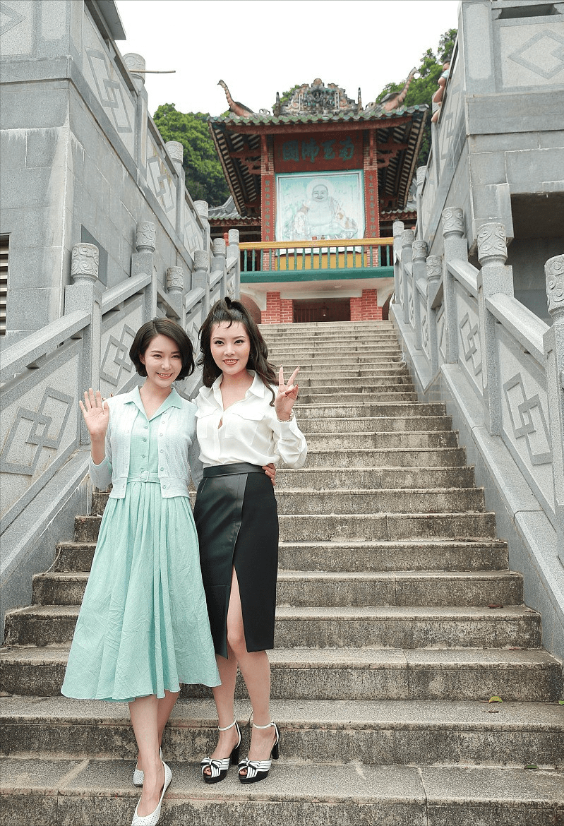 徐冬冬|王晶的眼光真独到，胡然徐冬冬同穿薄纱显身材，都掩不住大嫂气质