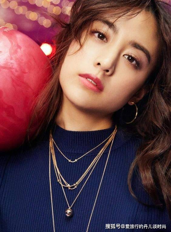 颜色|美女模特的时尚穿搭,5种颜色搭配搞定,您也能做得到呢