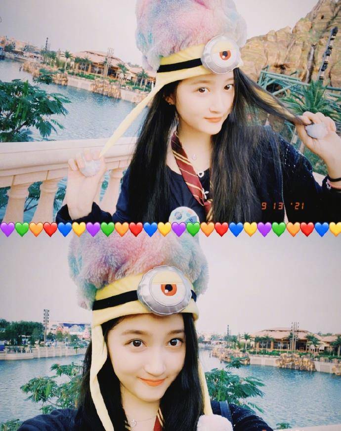 影城|鹿晗真有福气,女友关晓彤穿紧身裤逛环球影城,腿长比例不输超模