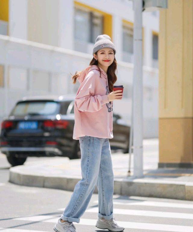 黑色|简洁大方的秋装是首选，简单又好穿，舒适感满分