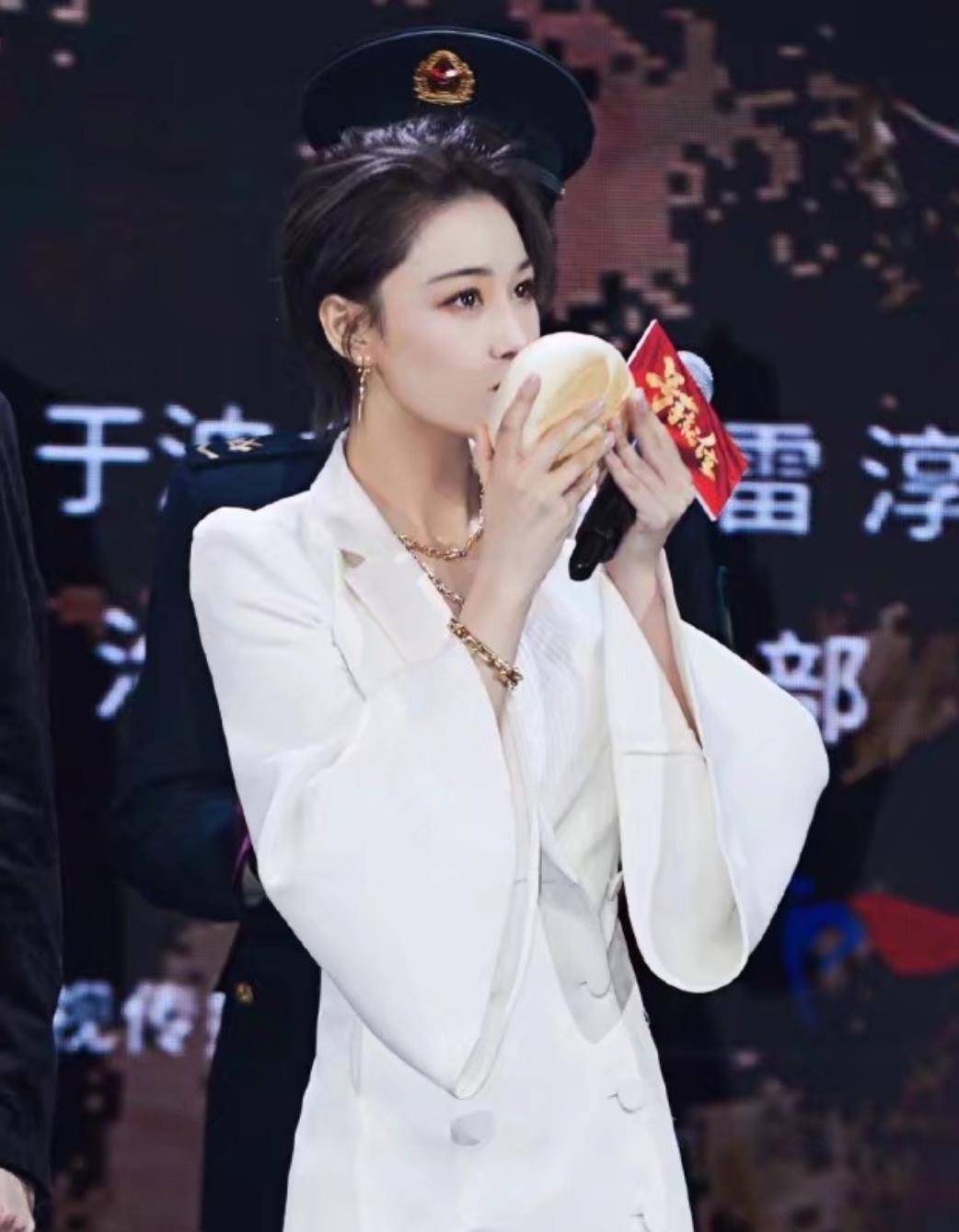 因为|张馨予自黑式调侃否认二胎传闻，暗戳戳秀恩爱，凭婚姻逆袭人生