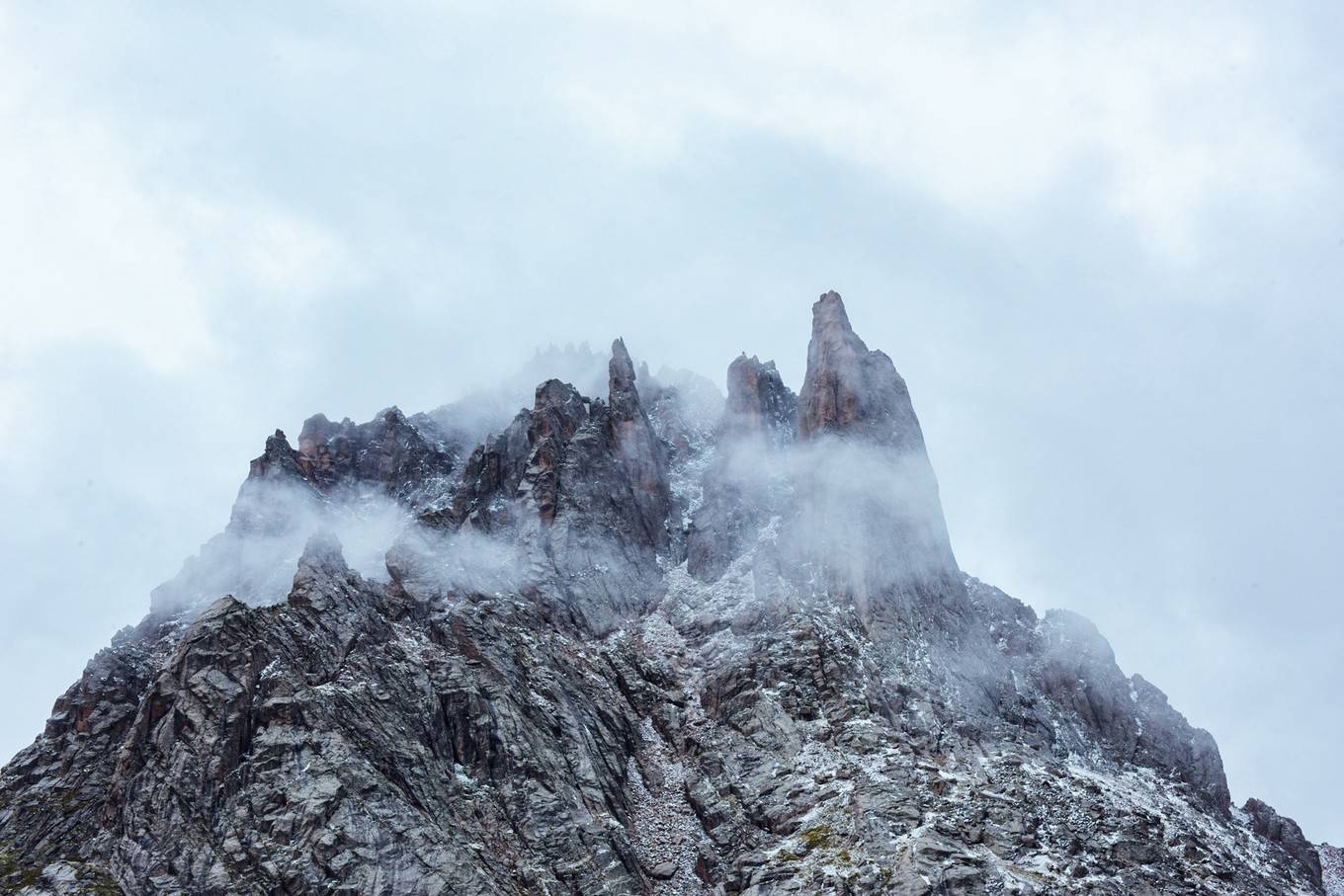 山峰|山峦狂野，湖泽明媚，这儿是你猜不透的石头仙境-莲宝叶则!