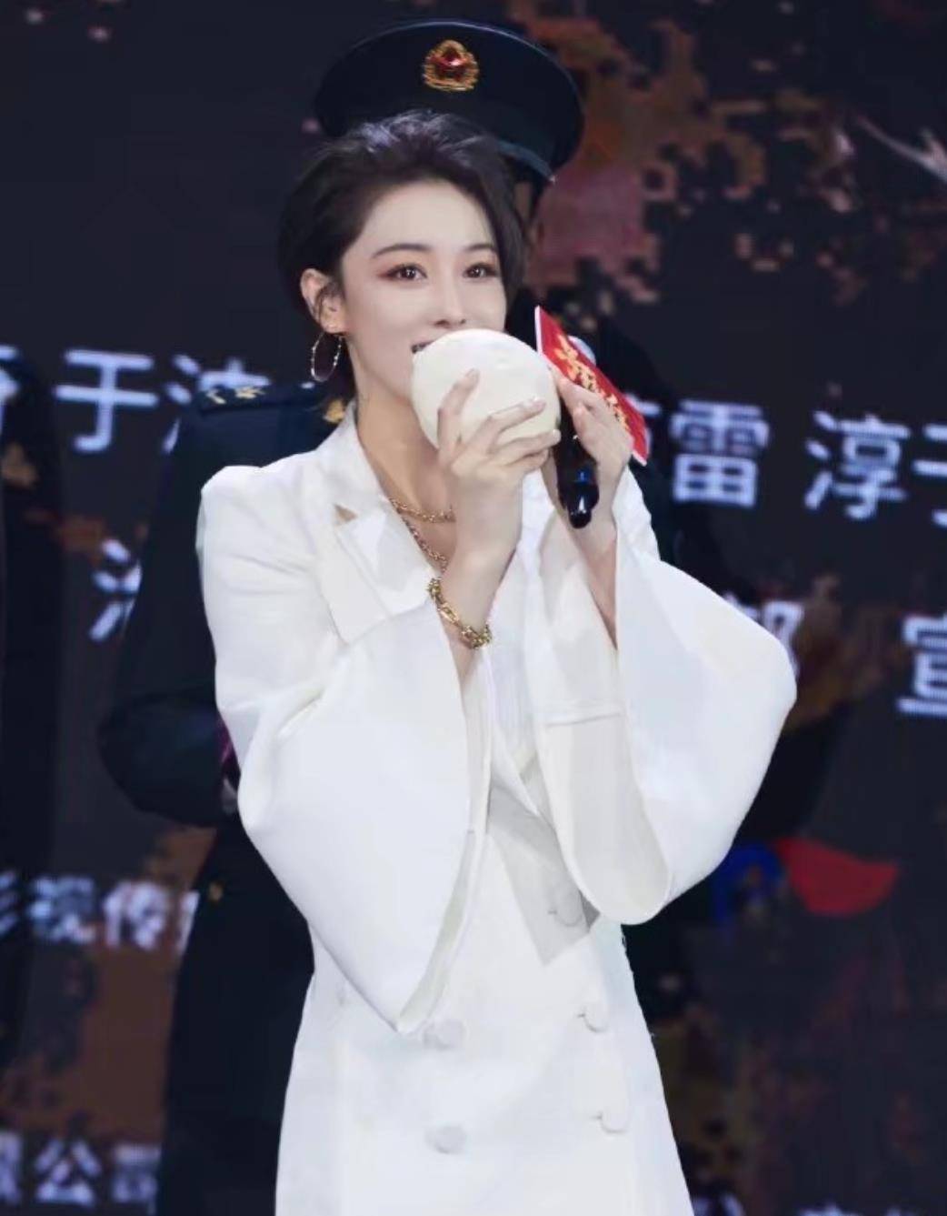 因为|张馨予自黑式调侃否认二胎传闻，暗戳戳秀恩爱，凭婚姻逆袭人生