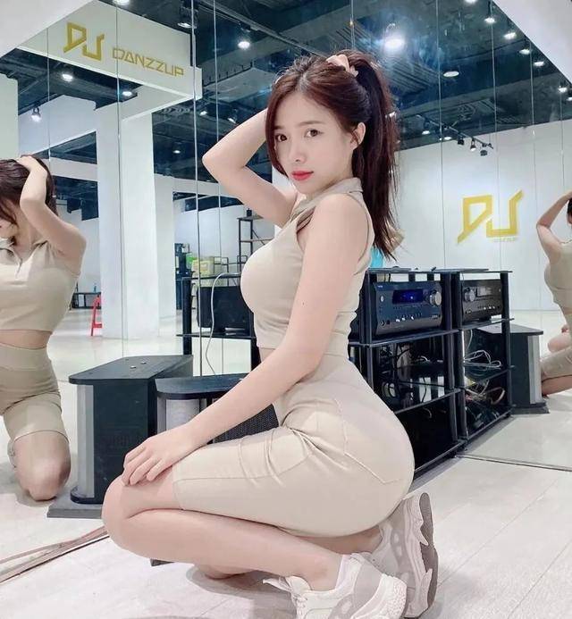 原创22岁大学生爱健身颜值身材双双在线网友魅力确实不一般