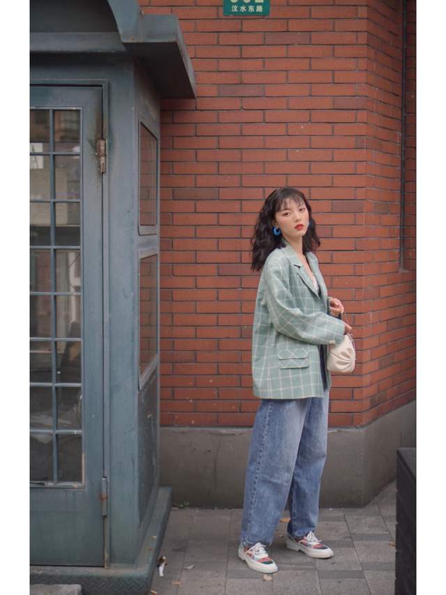 感觉|秋天不穿裙子也很浪漫，针织开始搭配牛仔裤优雅大气，高级时髦