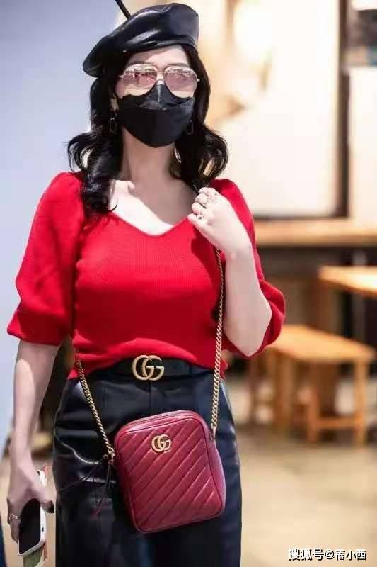 皮短裤|赵雅芝真是不服老,66岁了还敢穿皮裤,配绑带衬衫意外时髦减龄