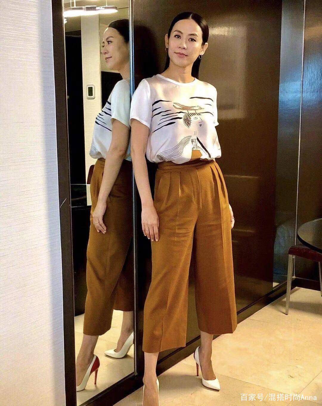 宣萱|51岁宣萱同框林峰看剧,衬衫配小脚裤好少女,比小9岁林峰还年轻