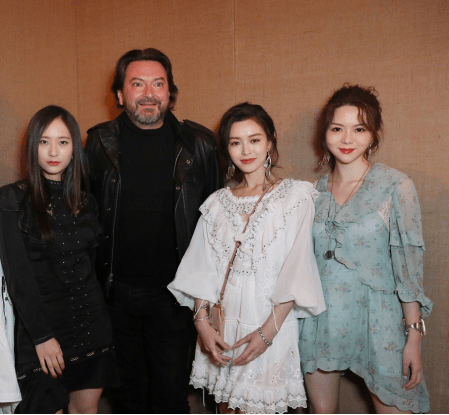 颜色|终于体会到文咏珊的美了，就算与南韩颜值女星同框，也美得很惊艳