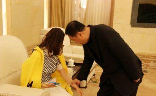 萧承煦|失婚女人邬倩倩:年老色衰去整容?膝下无子,抚养侄女抱团取暖