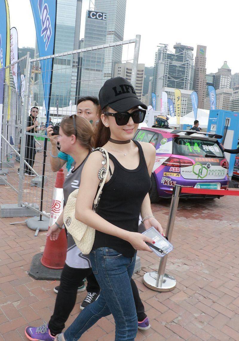 色彩|郭富城小娇妻身材练的真不错，穿着背心好似“金刚芭比”，真健康