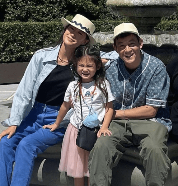 Alaia|陈冠希分享全家福，祖孙三代温馨同框，Alaia被烈日晒出表情包