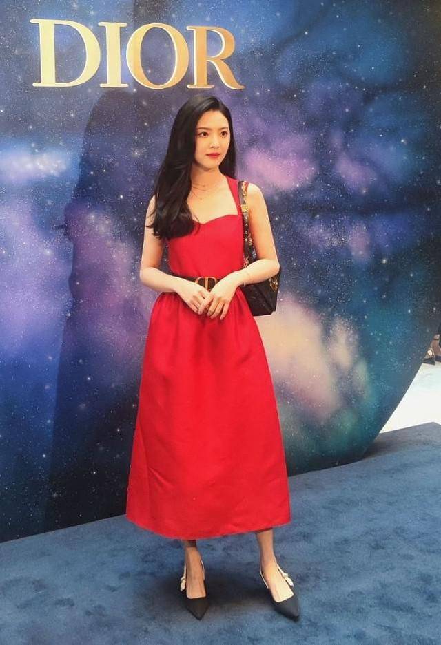 身材|刘翔二婚老婆颜值普通，剪时髦“鲶鱼头”穿连衣裙，也没啥抢眼感