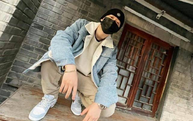 状态|李小璐被曝花钱养PGone,还穿同款秀恩爱?她曾辟谣感情状况