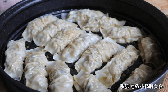 做法|金针菇这样做，好吃不塞牙，做法简单，全家人都喜欢！