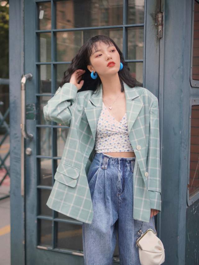 感觉|秋天不穿裙子也很浪漫，针织开始搭配牛仔裤优雅大气，高级时髦