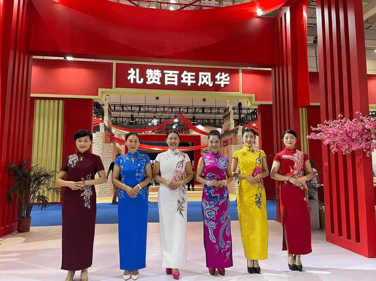 国际|领略济南旗袍 金扣子参展济南第二届国际文化旅游博览会