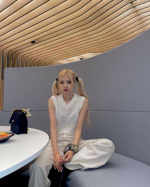 下半身|甜美与个性兼具的3种针织背心穿搭法！打造时髦造型的必备单品