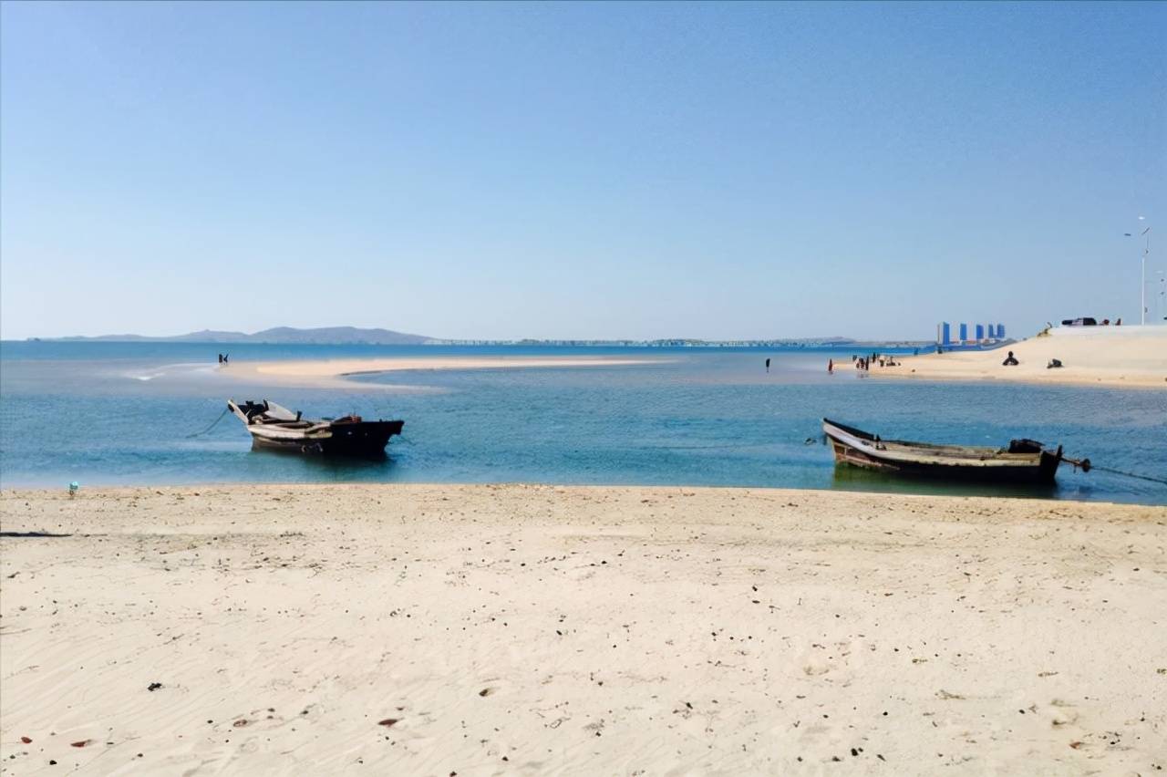 威海大水泊国际机场,位于中国山东省威海市,距离威海市中心直线距离约