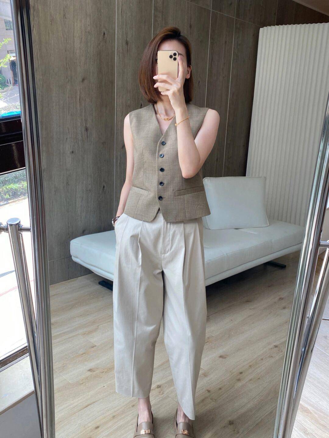 职场|职场女性穿搭很沉闷？掌握以下这几套搭配，初秋也能焕发优雅光彩