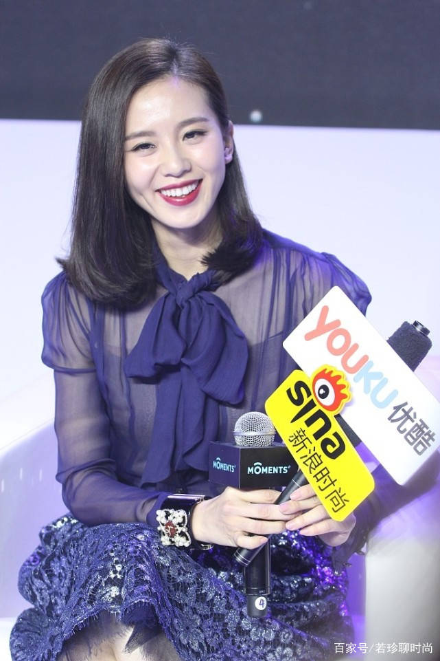 颜色|刘诗诗真是什么妆都敢化，口红颜色深到发紫，看着还有点妖