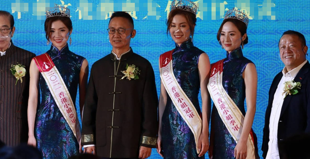 翡翠|港姐前三甲与曾志伟再同框，穿旗袍气质优雅，脖子上翡翠项链抢镜