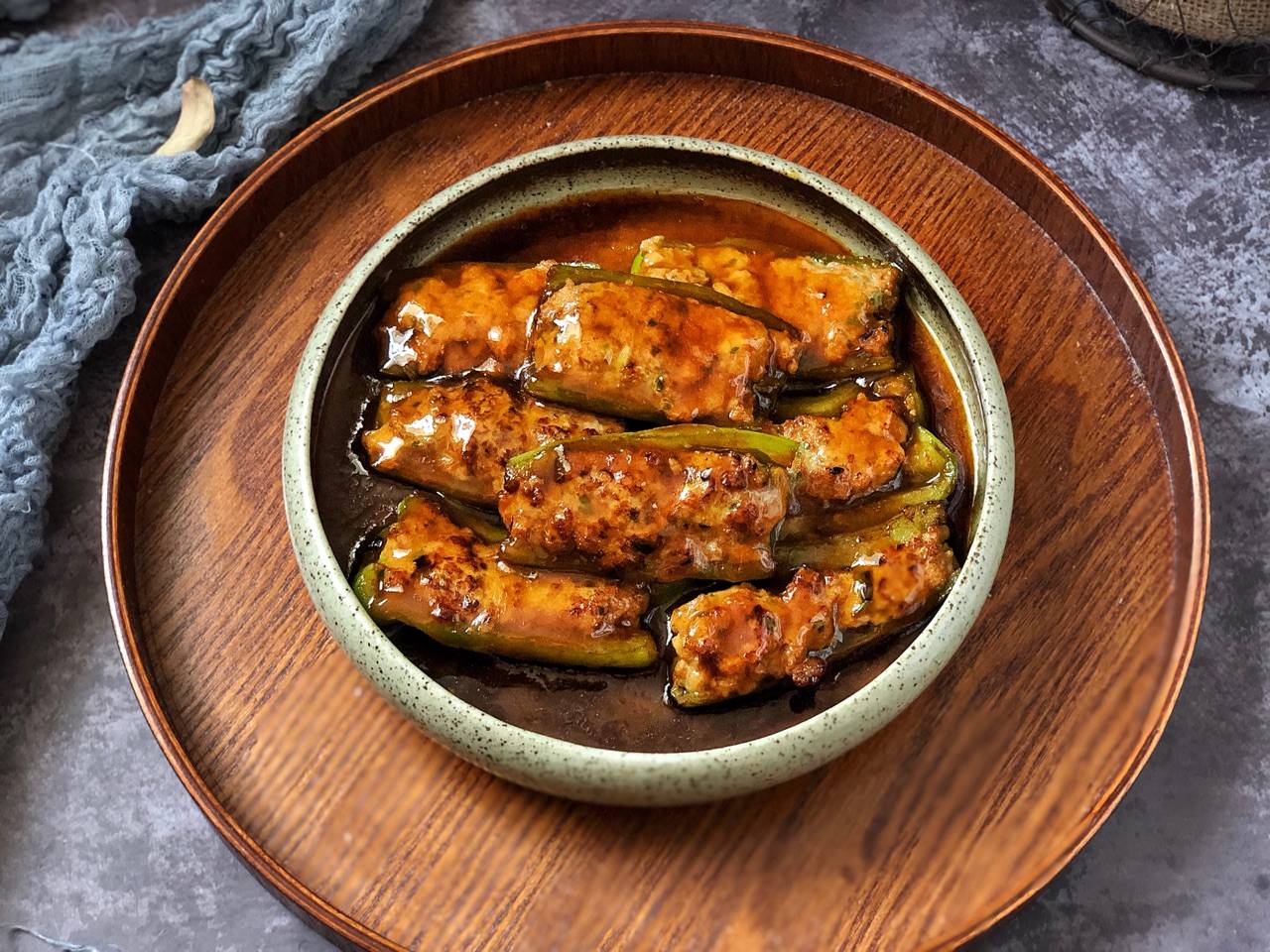 懒人版的青椒酿肉,没有食欲的时候就吃这菜,太下饭了_辣椒