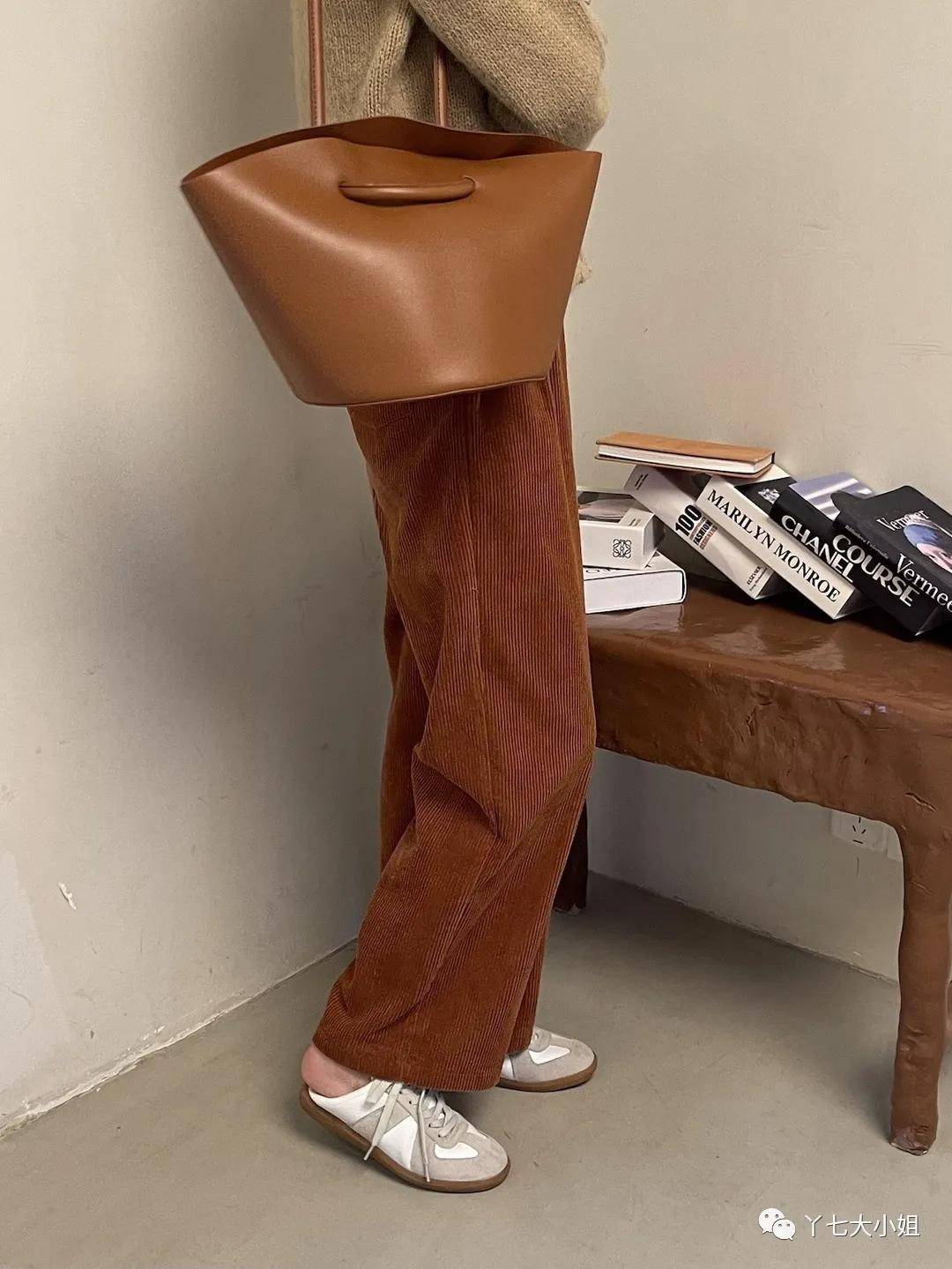 丁香紫|今天秋冬,一定要pick这两个颜色:丁香紫+市区褐