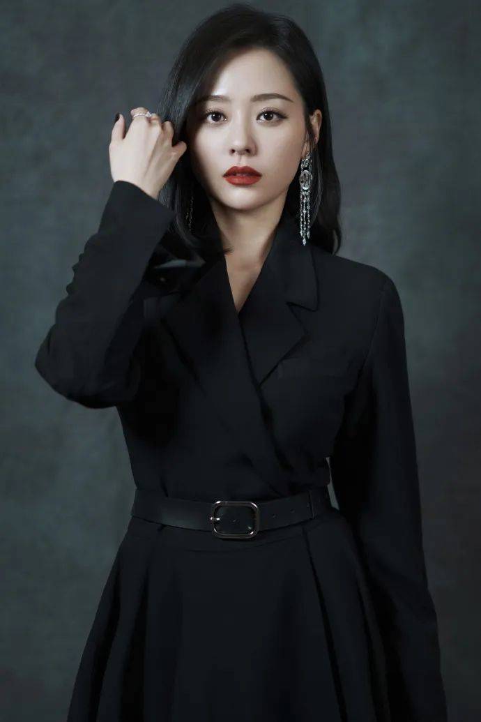 职场|张靓颖越来越放肆了，素颜也敢晒“大头”照，认不出却还是美的