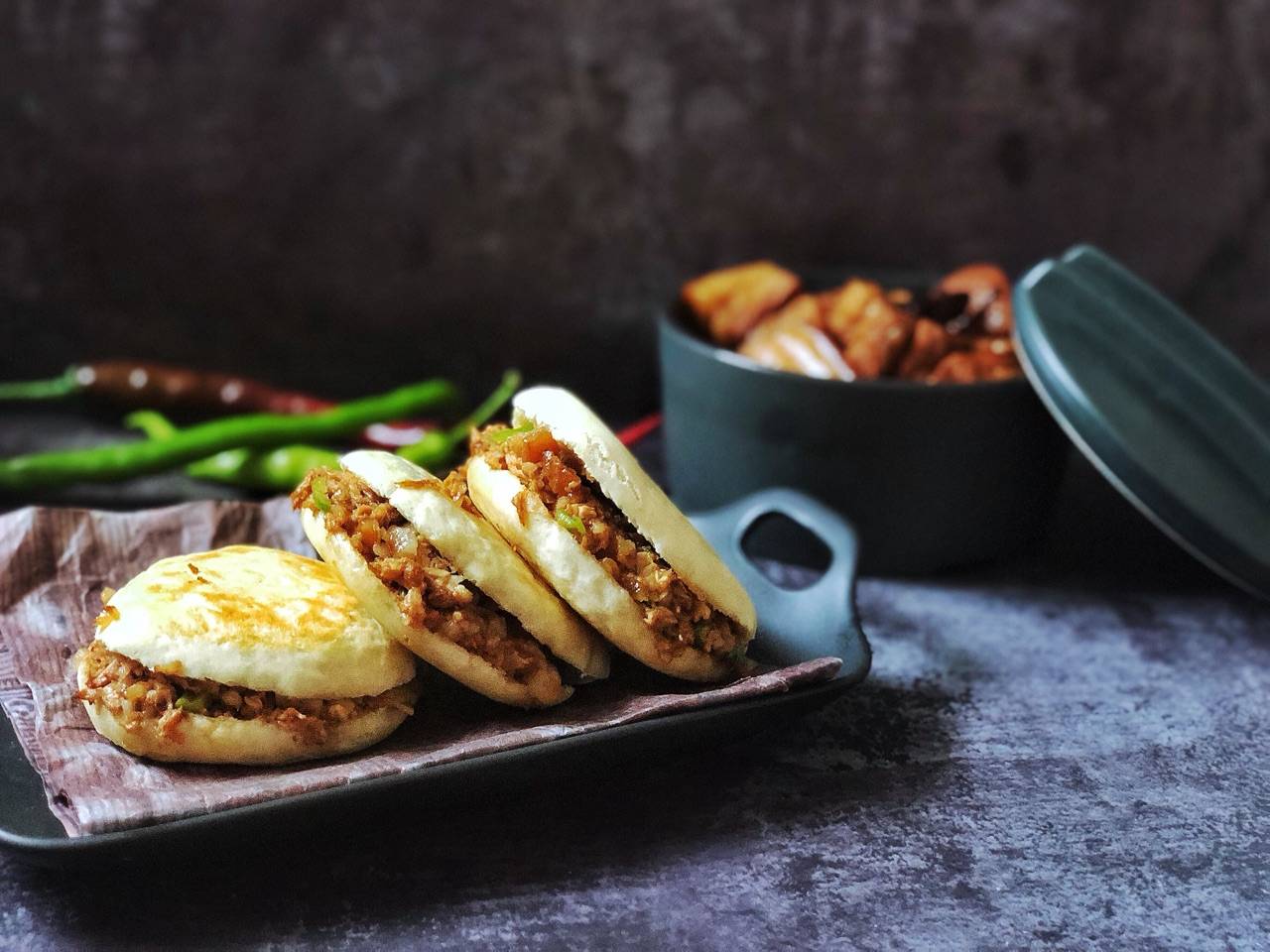 原创自制腊汁肉白吉馍,鲜香入味,自己在家做,味道不比买的差